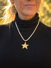18" Pearl Necklace with Matte Gold Star