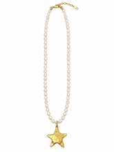18" Pearl Necklace with Matte Gold Star